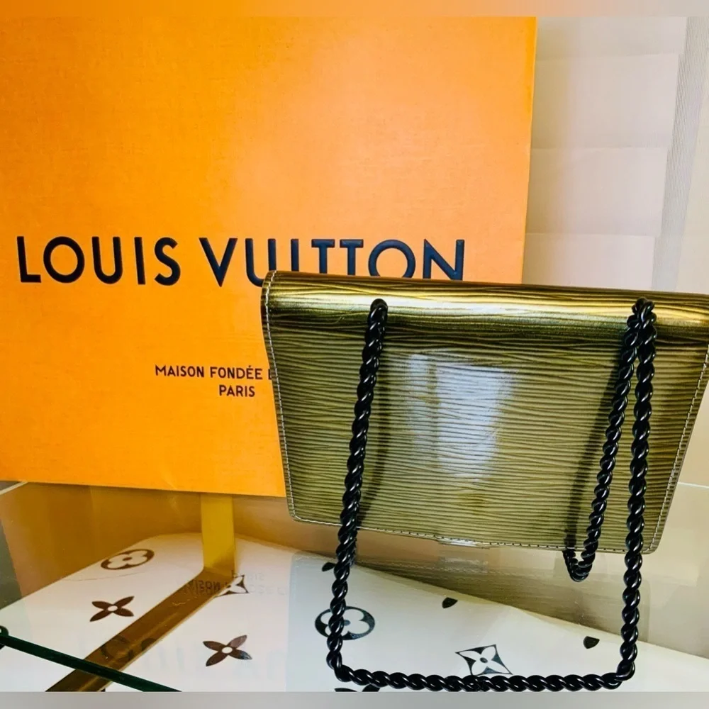 Louis Vuitton Authe EPI Leather with LV Box and Dust Bag
